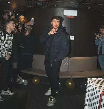 Le blouson noir Moncler porté par Inoxtag sur son compte Instagram @inoxtag