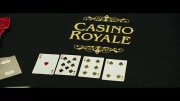 Cartes à jouer Casino Royale utilisées par Le Chiffre (Mads Mikkelsen) dans les meubles du film Casino Royale