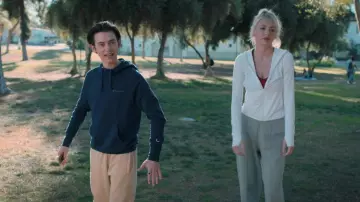 Champions Blue Hoodie usado por Jack Dunkleman (Griffin Gluck) como se ve en los trajes de la película Tall Girl 2