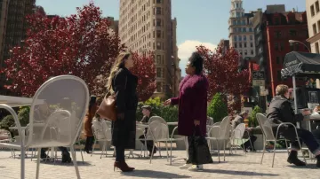 Golden Goose baskets portées par Neff (Alexis Floyd) comme on le voit dans Inventer Anna tenues de la série TV (S01E02)