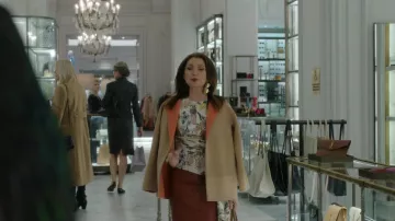 Lafayette 148 New York Réversible Royston Manteau porté par Donna Zaveri (Donna Murphy) comme on le voit dans Inventer Anna (S01E03)