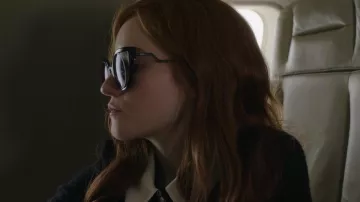 Fendi Paradeyes Gris Miroir Cat Eye Dames Lunettes de soleil portées par Anna Delvey (Julia Garner) comme on le voit dans Inventer Anna (S01E04)