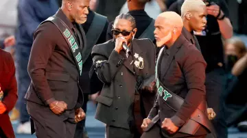 Gentle Monster Sunglasses worn by Kendrick Lamar in 56 NFL Superbowl Halftime Show on February 13, 2022