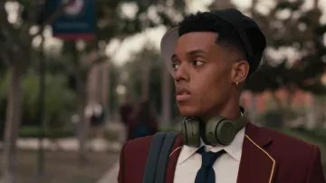 Beats Solo3 Auriculares inalámbricos on-ear en verde césped utilizados por Will Smith (Jabari Banks) como se ve en Bel-Air (S01E02)