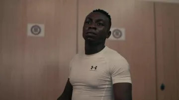 Under Armour Compression Camiseta de manga corta en blanco de Carlton Banks (Olly Sholotan) como se ve en el programa de televisión Bel-Air (Temporada 1 Episodio 3)