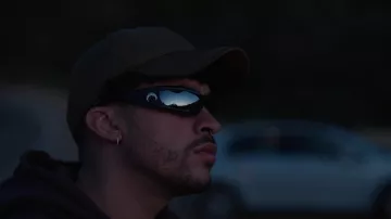 Gafas de sol usadas por Bad Bunny en su video musical oficial de Yonaguni