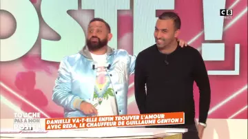The white sweatshirt printed Casablanca of Cyril Hanouna in Key not at my post
