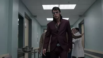 Grandes gafas de sol plateadas usadas por Elvis Presley (Austin Butler) como se ve en la película de Elvis