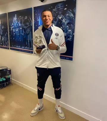 basket nike mbappe 2 etoiles