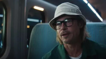 Chapeau seau blanc porté par Ladybug (Brad Pitt) comme on le voit dans les tenues de film Bullet Train