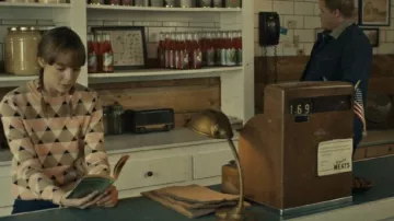 El mito de Sísifo escrito por Albert Camus libro leído por Noreen Vanderslice (Emily Haine) en la serie de televisión Fargo (S02E05)