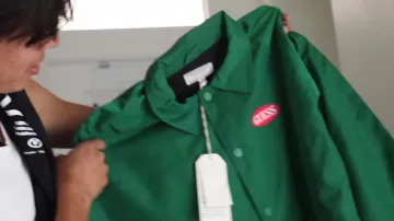 Guess Originals Coaches Logo Jacket in Green como se ve en el video de YouTube "WAFFLE" por Chris Chann 
