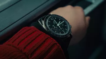Montre professionnelle Omega Speedmaster portée par le jeune Adam (Walker Scobell) comme on le voit dans le film The Adam Project