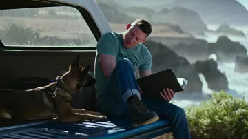 Alpinestars Heritage World Premium Sage Green Short Sleeve T-shirt porté par Jackson Briggs (Channing Tatum) vu dans Dog