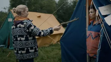 Farfield Clothing Shaker Geese Jacket en Sherpa Fleece usado por Villanelle (Jodie Comer) como se ve en Killing Eve (S04E02)
