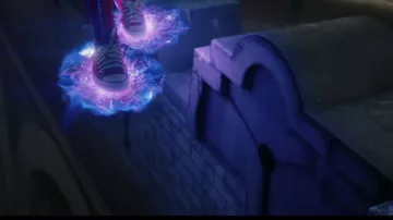 Zapatillas Converse Red usadas por Kamala Khan (Iman Vellani) como se ve en los atuendos de la serie de televisión Ms. Marvel (Temporada 1)