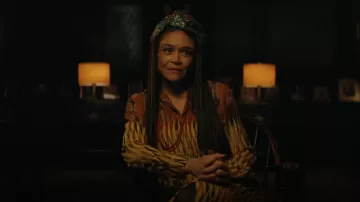 Blusa De Dries Van Noten Ikat usada por Liv Beckman (Amber Gray) en el vestuario de la película Master