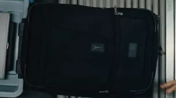 La maleta de cabina de Ryan Bingham (George Clooney) en la película En el aire