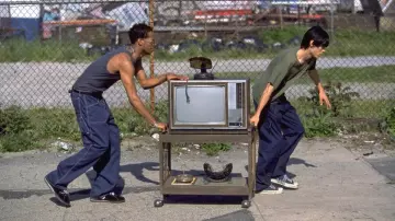 Jeans baggy bleu foncé portés par Tyrone C. Love (Marlon Wayans) dans les tenues de film Requiem for a Dream