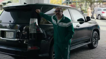 Survêtement vert Sergio Tacchini porté par le Dr Swerdlow (Rick Hoffman) tel que vu dans les tenues de la série télévisée Billions (saison 6 épisode 10)