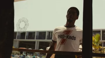PRO-Keds "1" Raglan Vintage T-Shirt usado por Magic Johnson (Quincy Isaiah) en Winning Time: The Rise of the Lakers Dynasty TV series outfits (Temporada 1 Episodio 4)