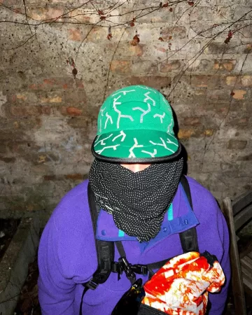La casquette verte Cracked FL par Burgunder sur le compte Instagram de @burgunderofficial