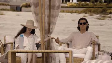 Selling The Invisible book read by Rebekah Neumann (Anne Hathaway) in WeCrashed TV series (Season 1 Episode 6)