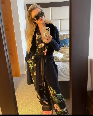 Gafas de sol Chanel Tweed Shield usadas por Kathryn Newton en su cuenta de Instagram @kathrynnewton