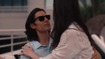Lunettes de soleil Ray-Ban Wayfarer portées par Adam Neumann (Jared Leto) telles que vues dans la garde-robe de la série télévisée WeCrashed (saison 1 épisode 6)