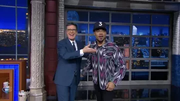 Isabel Marant Purple Leyis Chaqueta estampada usada por Chance The Rapper en The Late Show with Stephen Colbert el 12 de abril de 2022