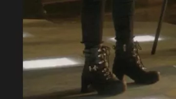 Guess boots worn by Hope Mikaelson (Da­nielle Rose Rus­sell) as seen in Legacies TV show wardrobe (Season 4 Episoden6)