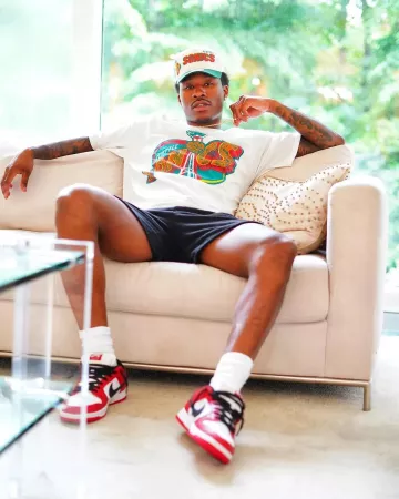 The Seattle Sonics cap of the 90s worn by Dennis Duke on his Instagram account @dukedennis