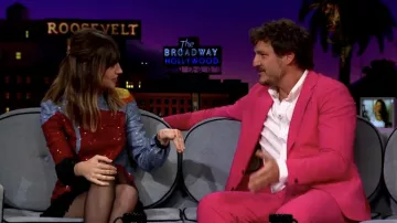 Saint Laurent Mini vestido de lentejuelas con estampado floral con estampado floral de Saint Laurent usado por Daisy Edgar-Jones en The Late Late Show con James Corden