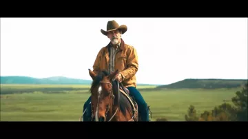 The Carhartt jacket worn by Royal Abbott (Josh Brolin) in the series Outer Range (Season 1 Episode 1)