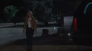 The Pink Floyd The Wall t-shirt worn by Jenny Hoyt (Katheryn Winnick) in the series Big Sky (Season 2 Episode 14) 