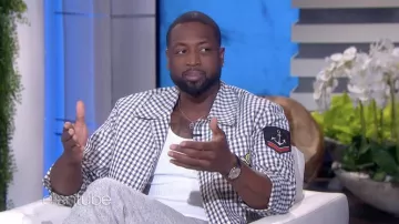 Chaqueta Gucci gingham con detalle de parche usada por Dwyane Wade como se ve en The Ellen DeGeneres Show el 26 de abril de 2022