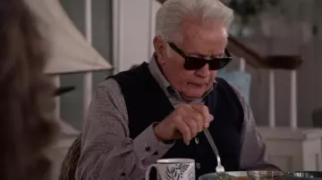 Ray-Ban Wayfarer Sunglasses worn by Robert Hanson (Martin Sheen) as seen in Grace and Frankie TV series wardrobe (Season 7 Episode 1)
