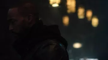 Hoodie undergarmant worn by Takeshi Kovacs (Anthony Mackie) in Altered Carbon (S02E07)