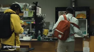 Sac à dos Herschel porté par Kunle (Donald Elise Watkins) vu dans Urgence