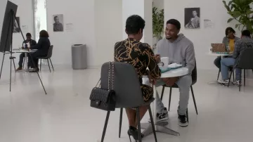 Nike Air Jordan 1 Retro High OG "Shadow 2.0" Zapatillas usadas por Jessie 'JR' Raymond (Sylvester Powell) como se ve en los atuendos de la serie de televisión All American: Homecoming (Temporada 1 Episodio 10)
