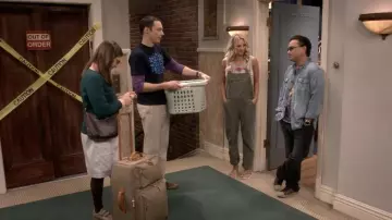 La salopette portée par Penny (Kaley Cuoco) dans la série The Big Bang Theory Saison 4 Épisode 10