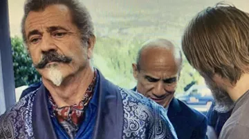 Derek Rose Silk dressing gown worn by Alastair Pinch (mel Gibson) in Last Looks movie outfits