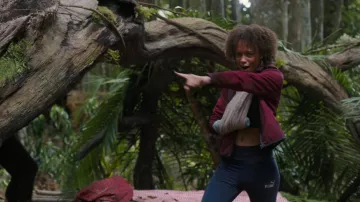 Legging Puma en bleu porté par Rachel Reid (Reign Edwards) vu dans The Wilds (S02E06)