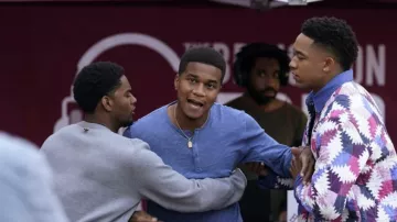 Isabel Marant Hendery Patchwork Quilt Shirt Jacket usada por Damon Sims (Peyton Alex Smith) como se ve en los atuendos del programa de televisión All American: Homecoming (S01E12)