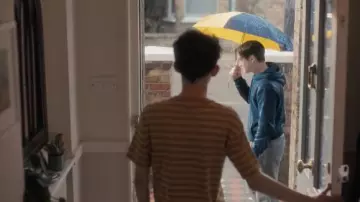 Le pantalon gris de jogging Superdry porté par Nick Nelson (Kit Connor) dans la série Heartstopper 