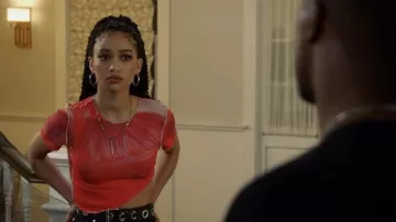 T-shirt XBLUE Orange Polyester porté par Olivia Baker (Samantha Logan) vu dans la garde-robe de la série télévisée All American (S04E20)