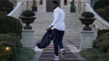 Dior B27 High Top Sneakers portées par Tom Swift (Tian Richards) comme on le voit dans les tenues de la série télévisée Tom Swift (Saison 1 Episode 1)