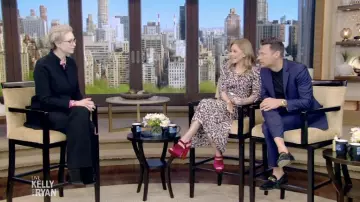 Isabel Marant Print Ruched Ruffle Stretch Silk Midi Robe portée par Kelly Ripa vue en LIVE avec Kelly et Ryan