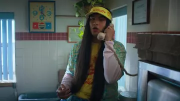 Casquette Quicksilver Surfer Boy Pizza Visière en jaune portée par Argyle (Eduardo Franco) comme on le voit dans Stranger Things (S04E04)