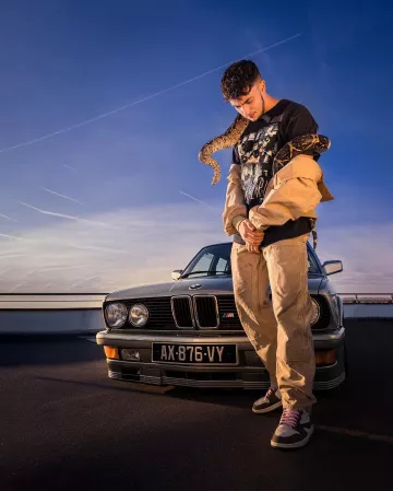 Le jean beige Bershka porté par Inoxtag sur son compte Instagram @inoxtag